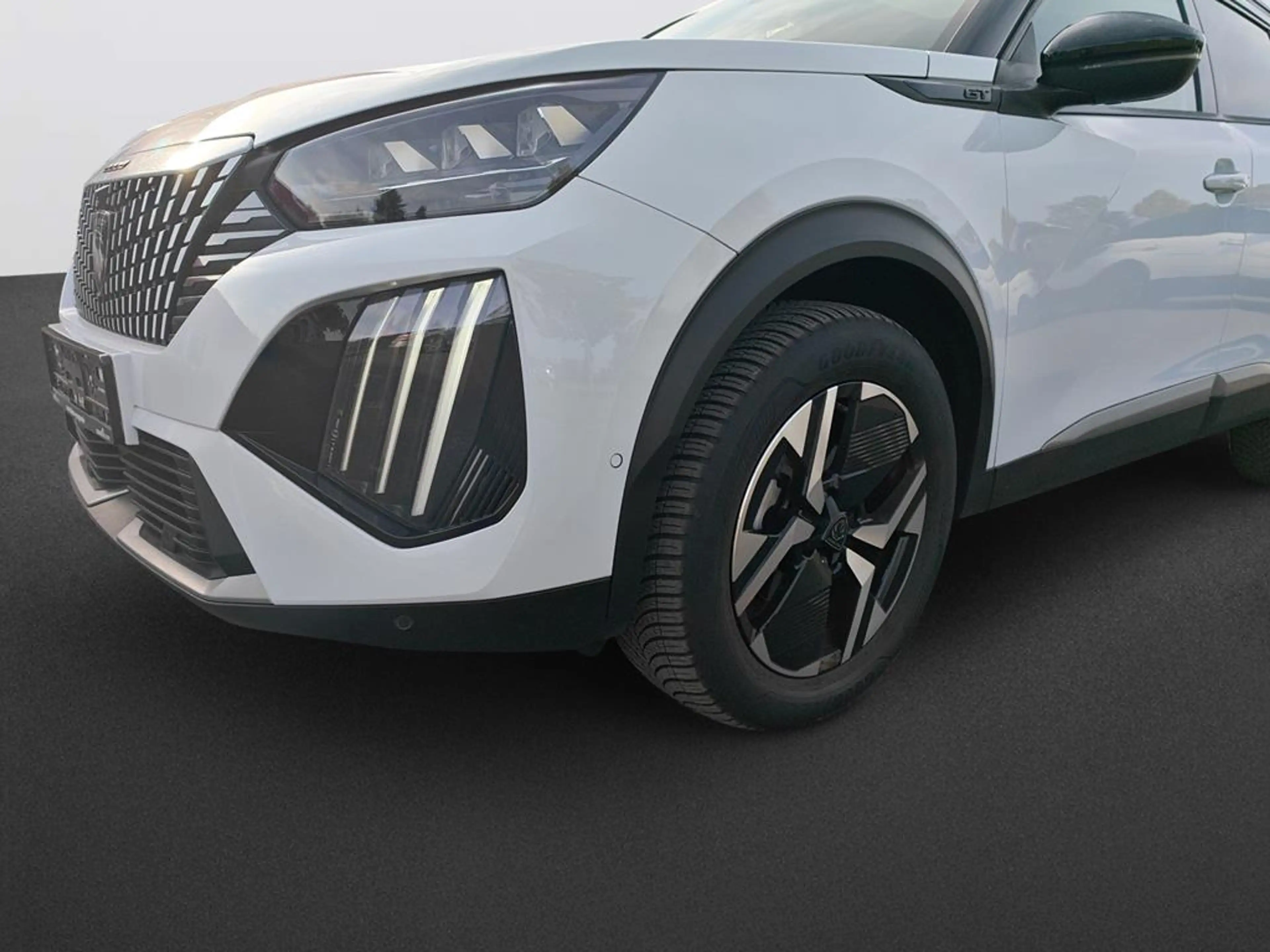 Peugeot 2008 GT — photo 11