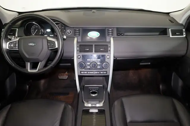 Land Rover Discovery Sport view 4