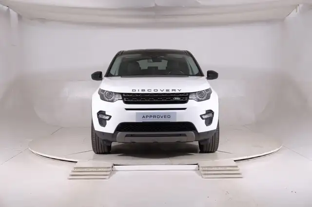 Land Rover Discovery Sport view 8