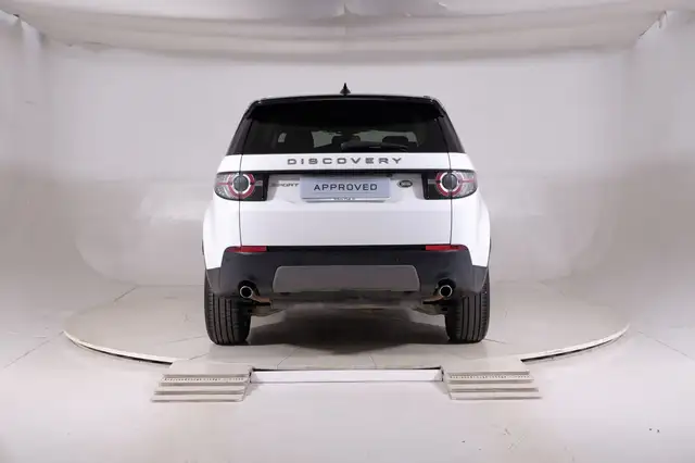 Land Rover Discovery Sport view 7