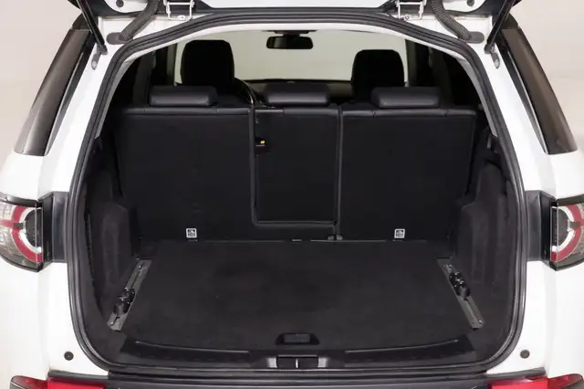 Land Rover Discovery Sport view 13