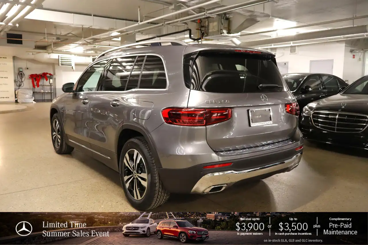 Mercedes-Benz GLB снимка Mercedes-Benz GLB