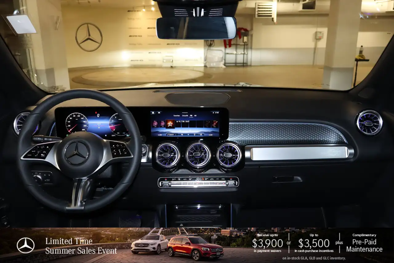 Mercedes-Benz GLB снимка Mercedes-Benz GLB