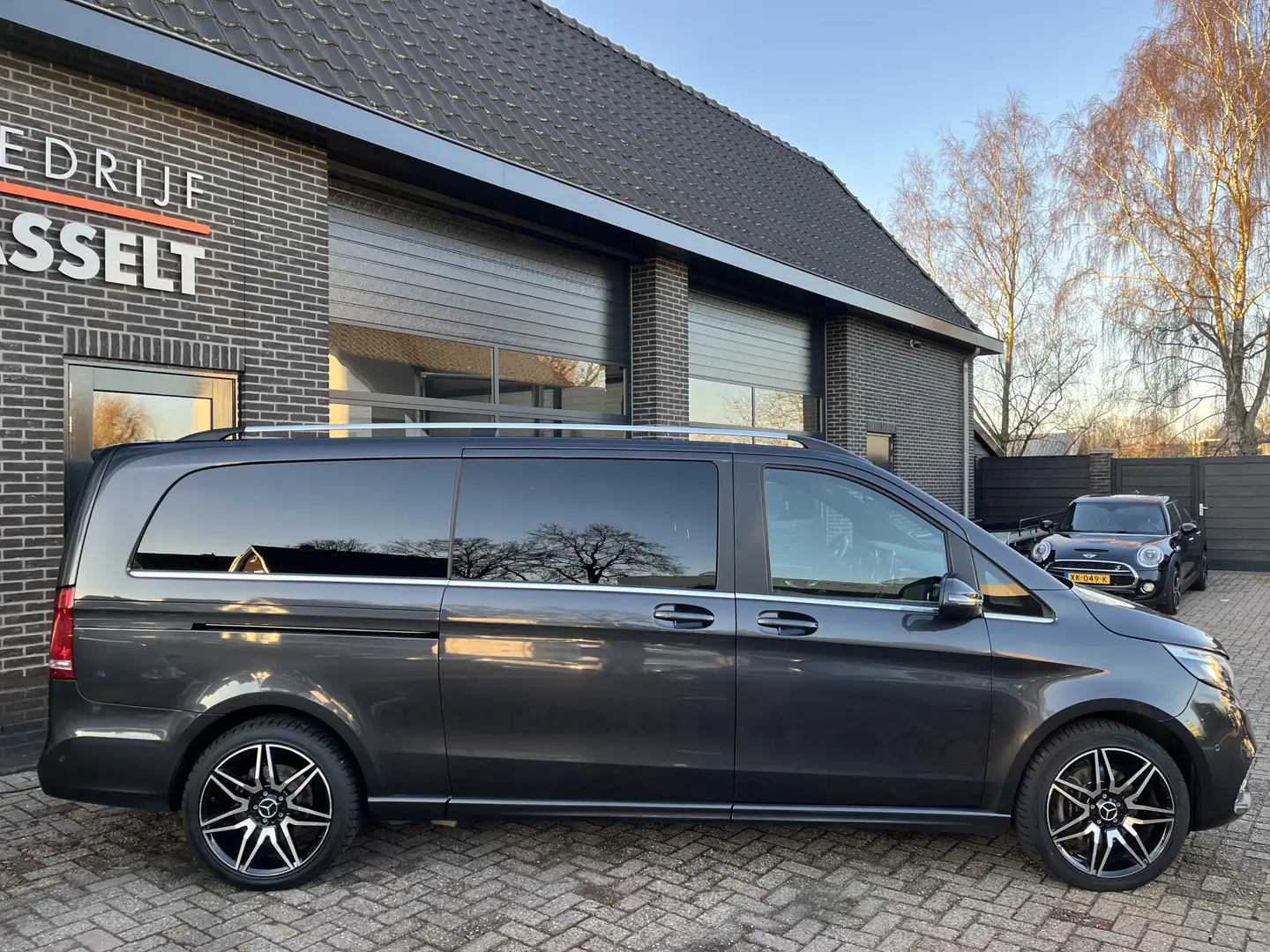 Mercedes-Benz V 300 300d 4-MATIC XL DC AMG Avantgarde Edition Luchtver Gris - 2
