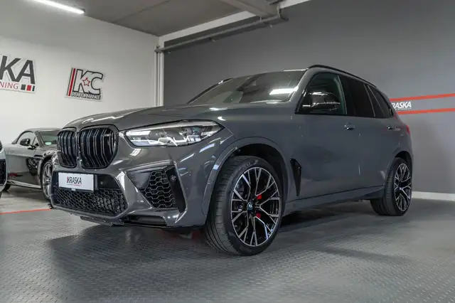 BMW X5 M view 5