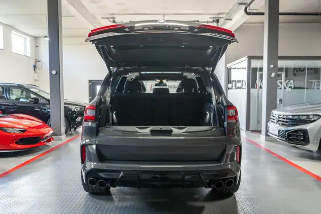 BMW X5 M view 11