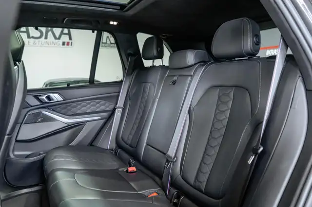 BMW X5 M view 18