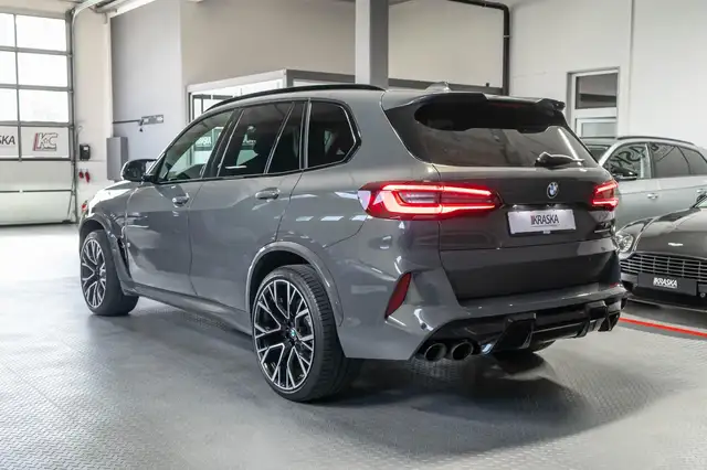BMW X5 M view 13