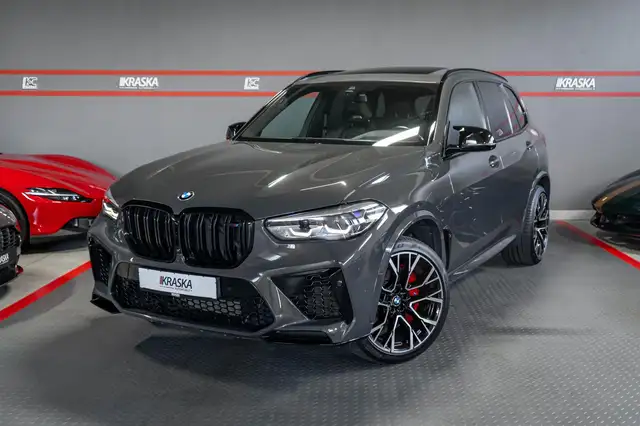 BMW X5 M view 2