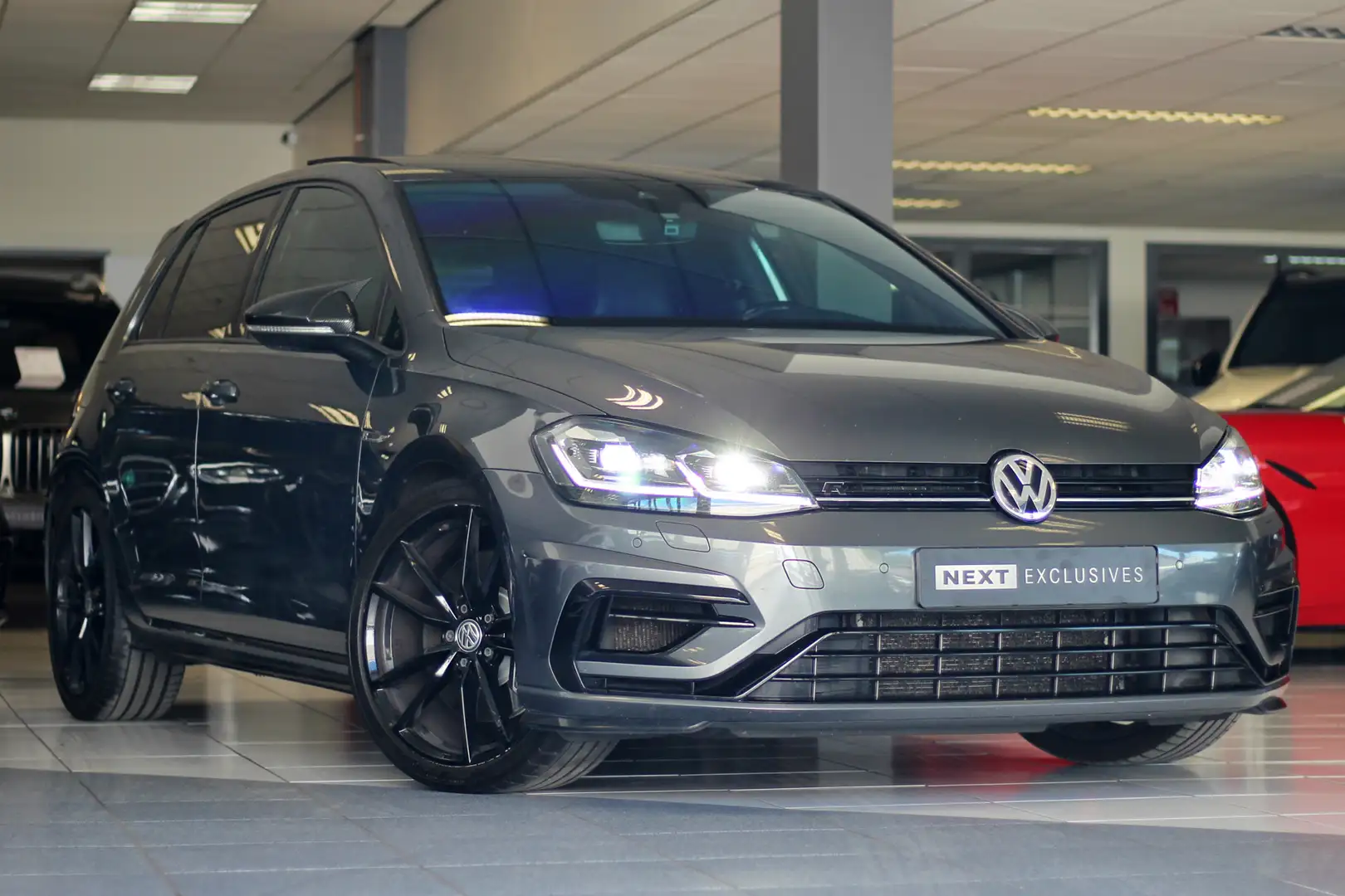 Volkswagen Golf 2.0 TSI 4Motion R | Sterrenhemel | Pano | Forged | Grijs - 1