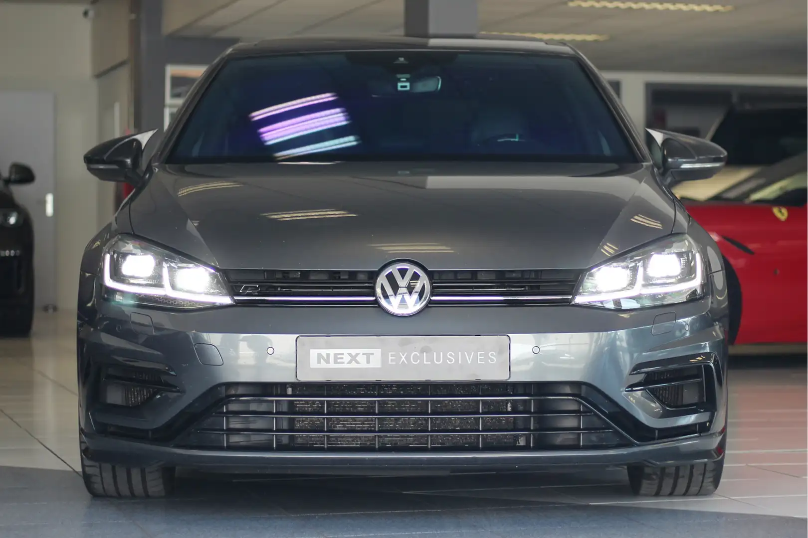 Volkswagen Golf 2.0 TSI 4Motion R | Sterrenhemel | Pano | Forged | Grijs - 2