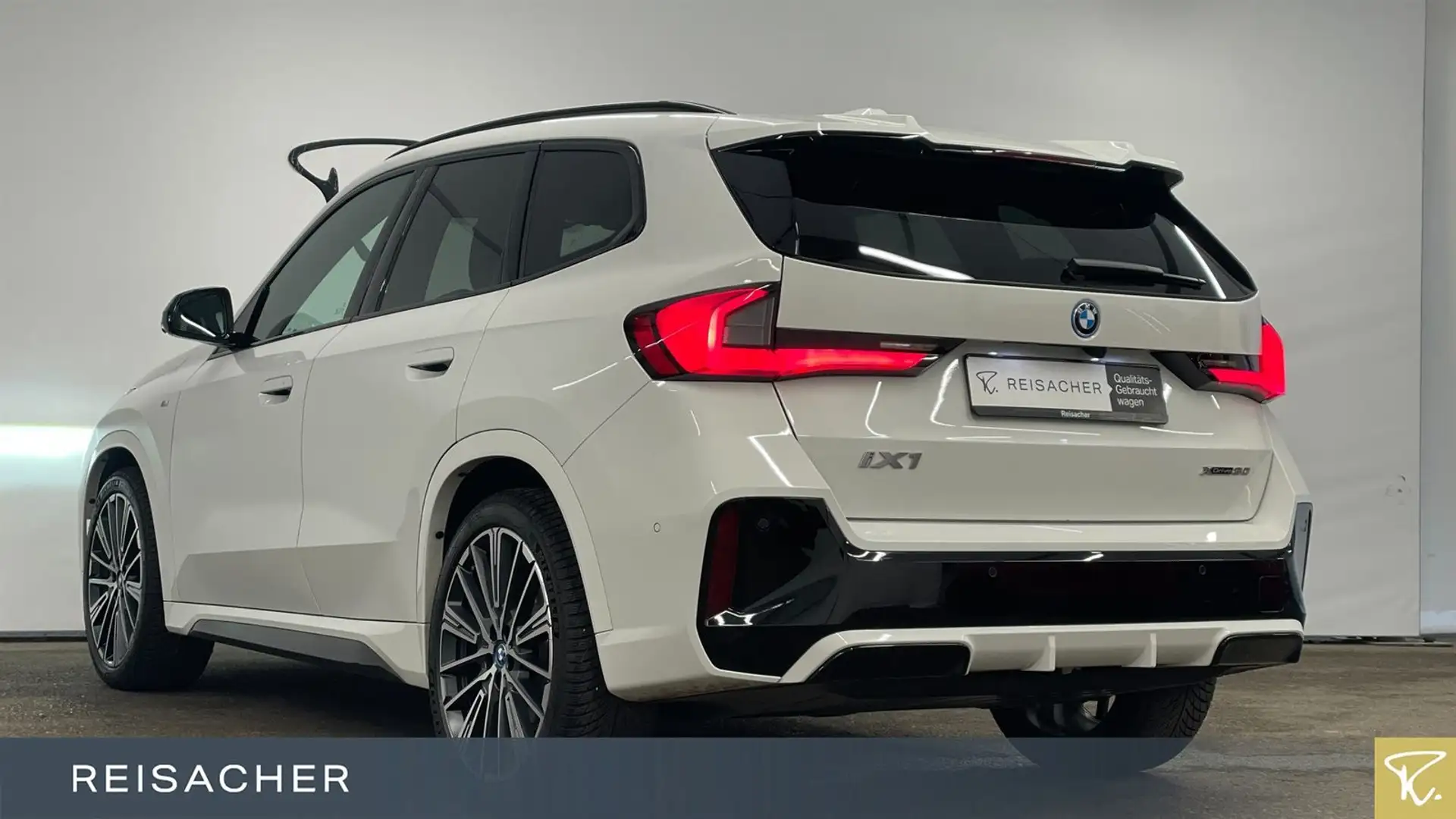 BMW iX1 IX1 A XDRIVE30 MSport PRO AHK LCPro HUD ACC 360° Weiß - 2