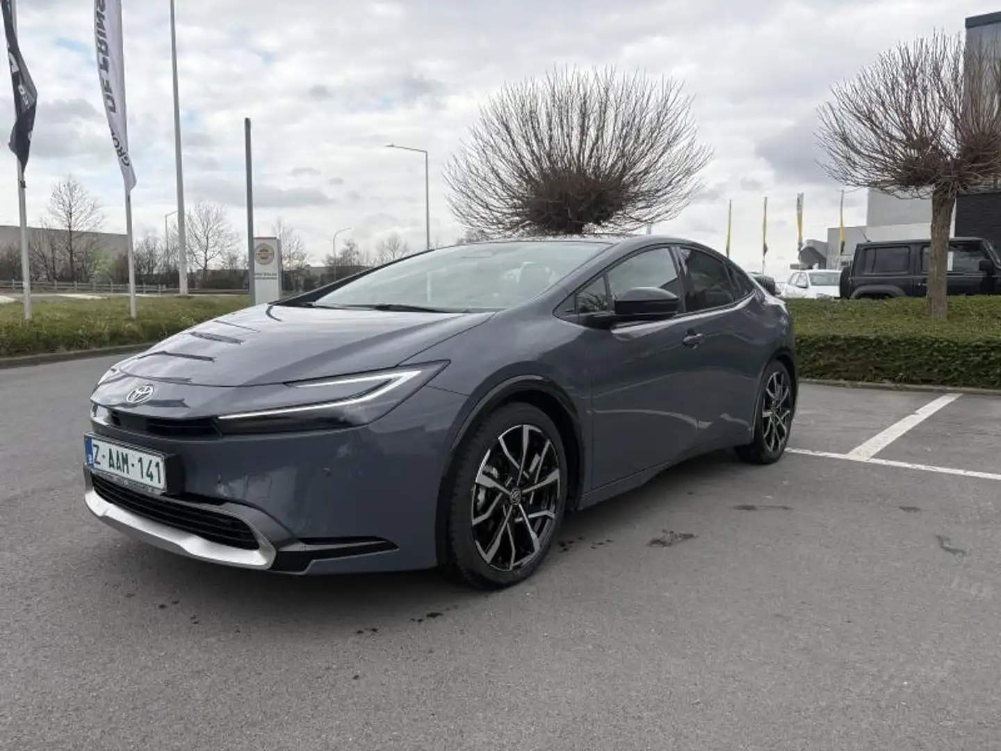 Toyota Prius Premium Plus Grijs - 1
