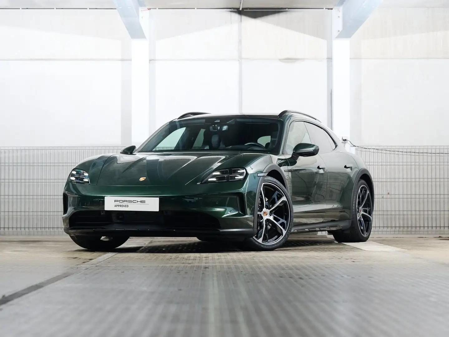 Porsche Taycan 4 Cross Turismo Grün - 1