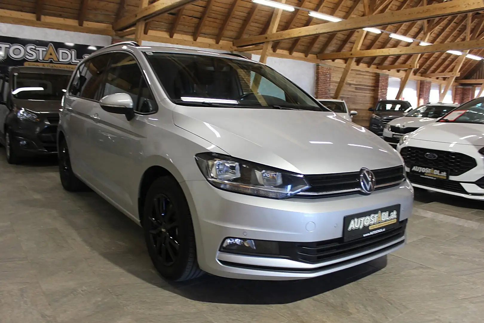 Volkswagen Touran 2,0 SCR TDI DSG Silber - 2