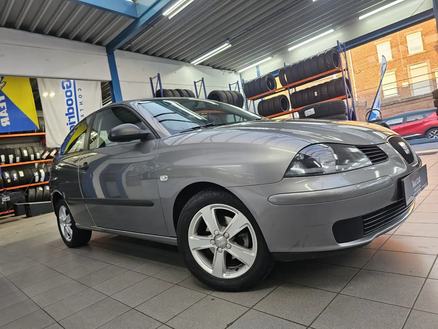 SEAT Ibiza Ibiza 1.2i 12v Comfort Gris - 2