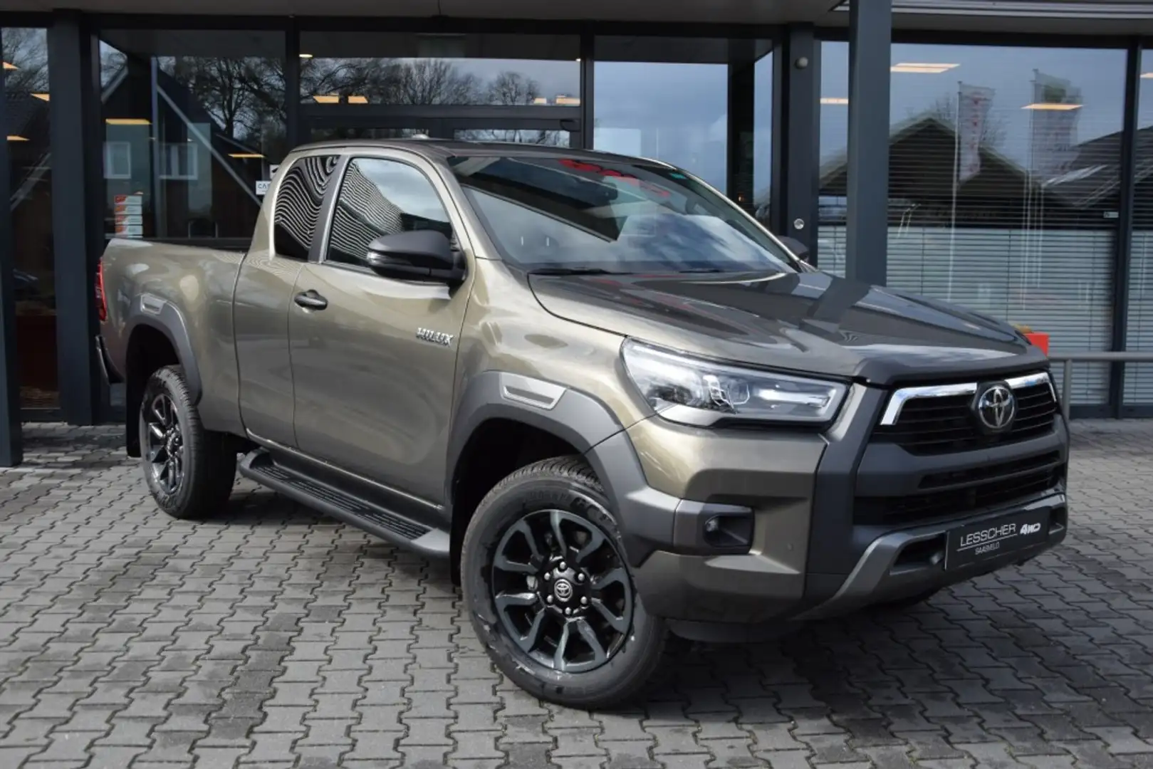 Toyota Hilux 2.8 D-4D X-TRA CAB INVINCIBLE A/T VAN Beige - 1