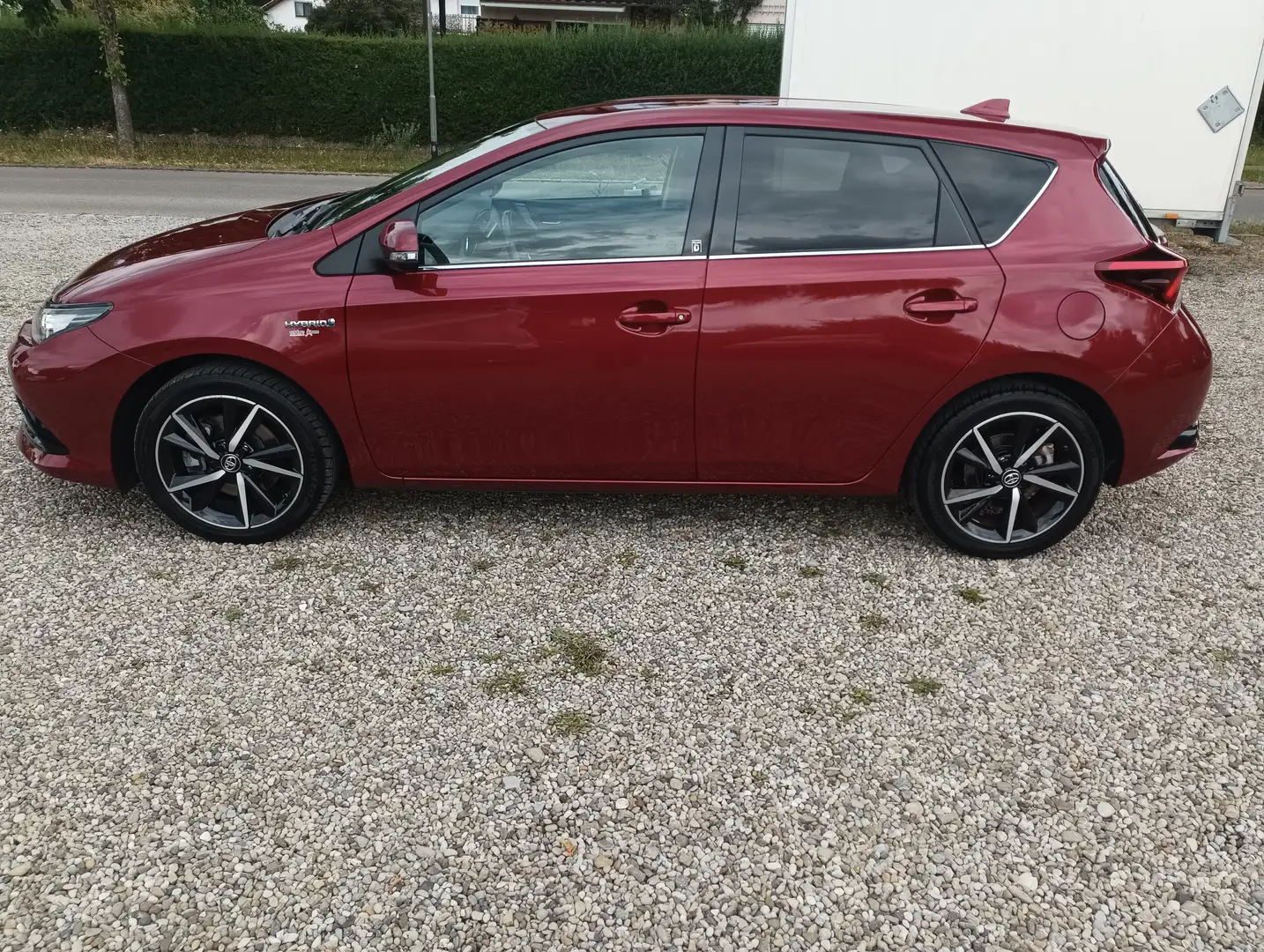 Toyota Auris 1.8 VVT-i Hybrid Automatik Team Deutschland Rot - 2