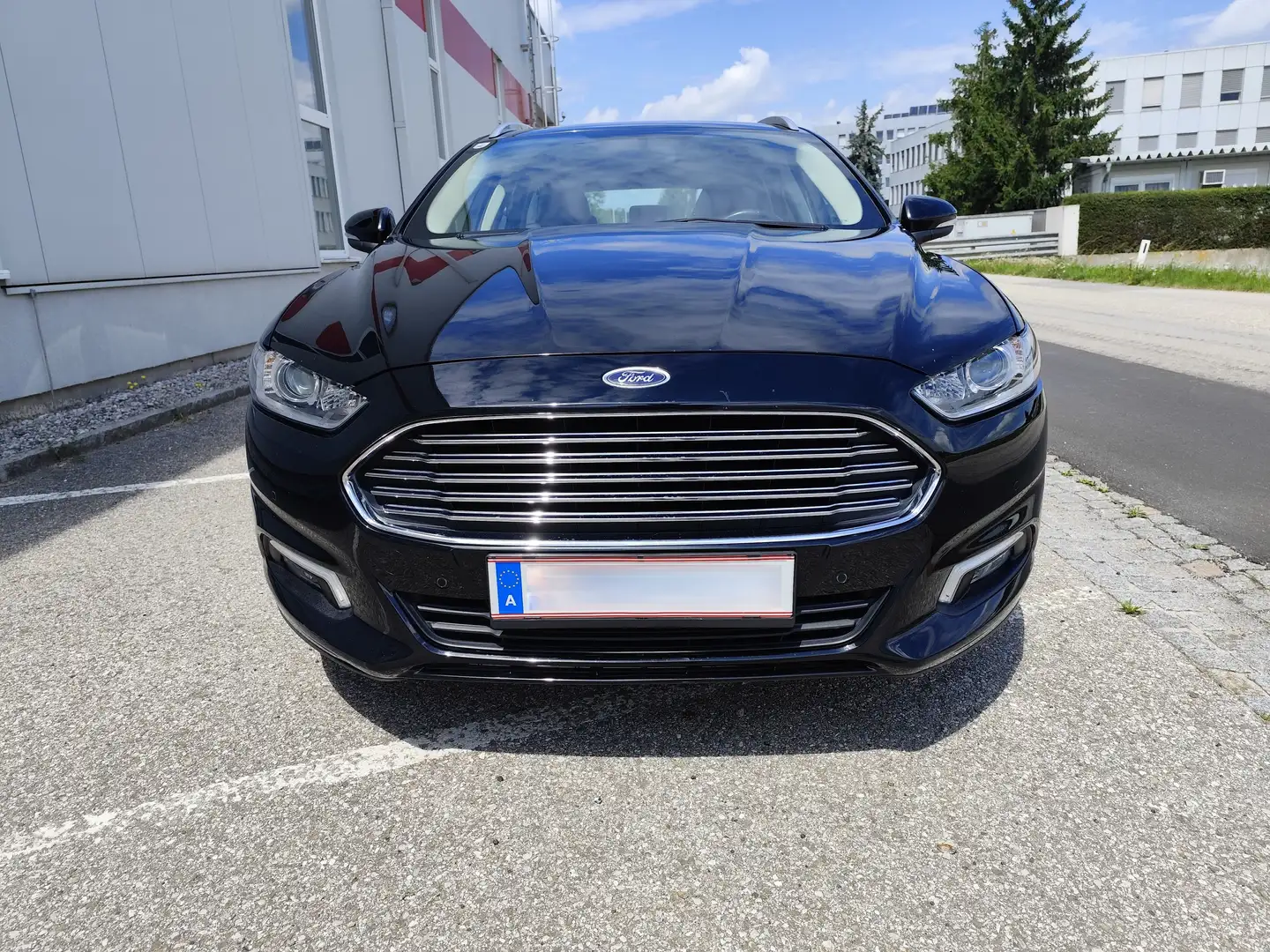 Ford Mondeo Mondeo Traveller Titanium 2,0 TDCi Schwarz - 1