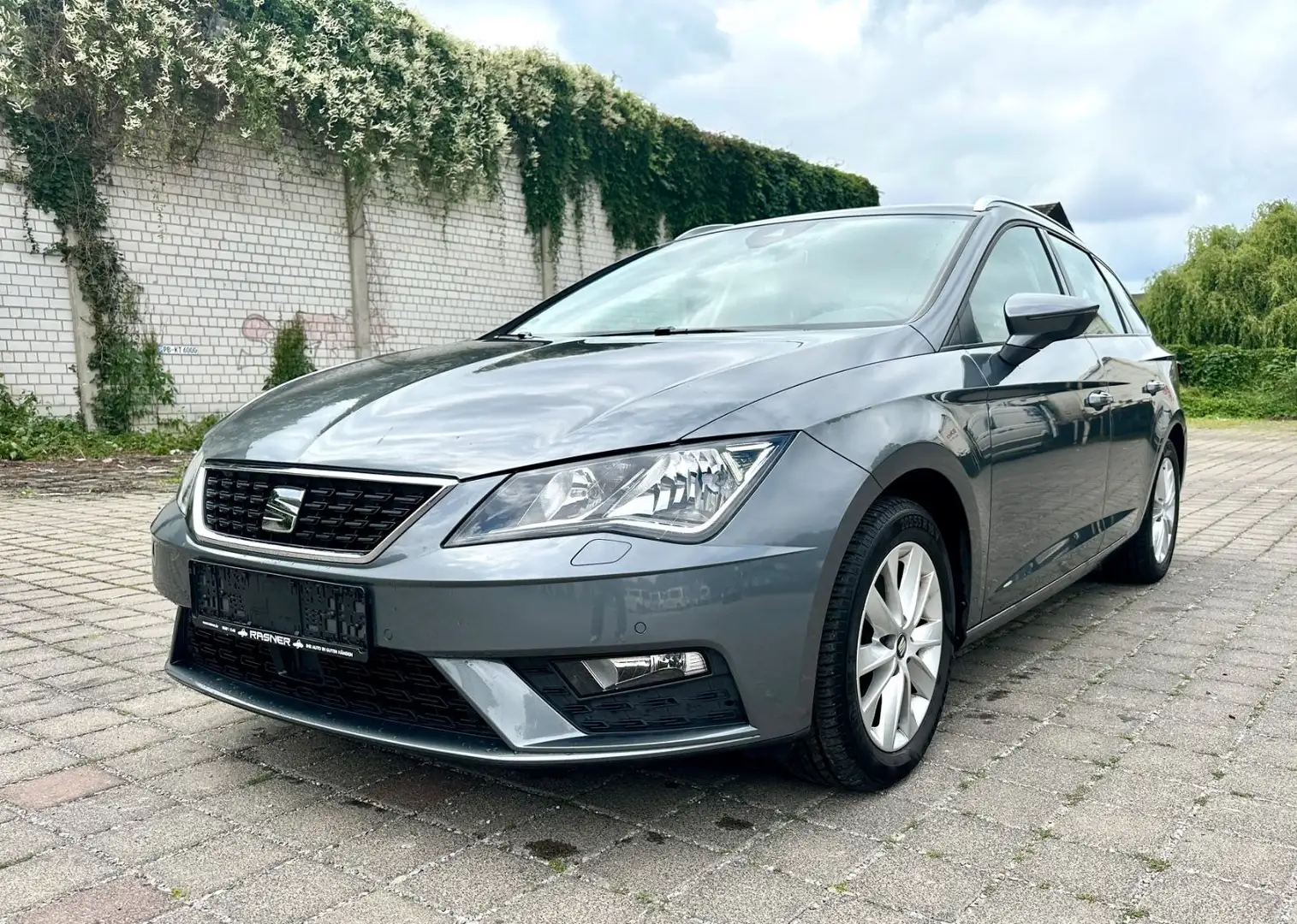 SEAT Leon ST Style Automatik / NAVI / Klima Grau - 2