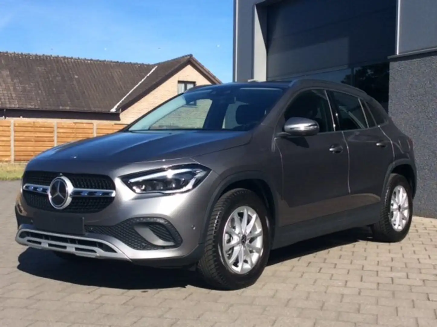 Mercedes-Benz GLA 180 Distronic * 360° camera * Elektr koffer * 3j WB Grijs - 1