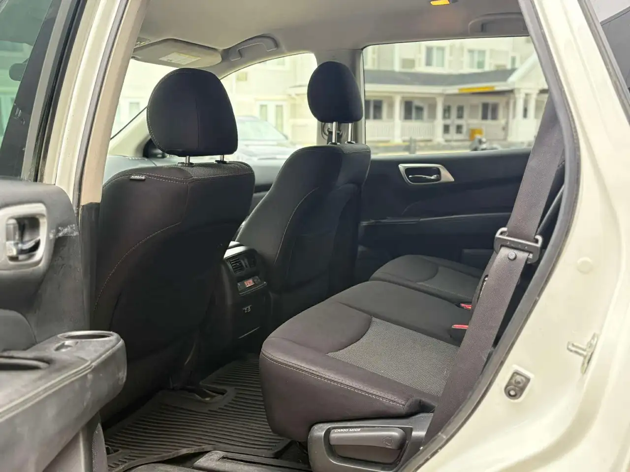 Nissan Pathfinder снимка Nissan Pathfinder