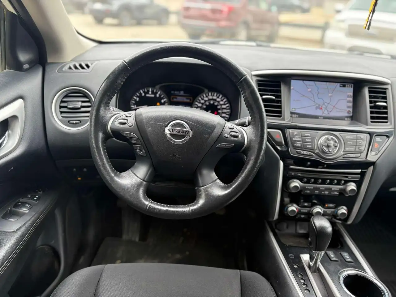 Nissan Pathfinder снимка Nissan Pathfinder