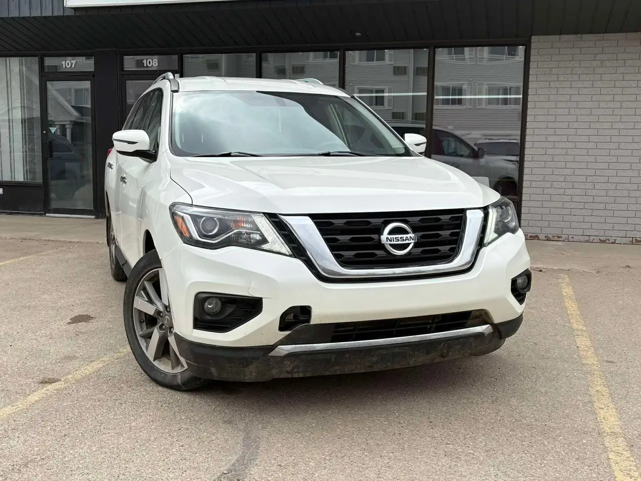 Nissan Pathfinder снимка Nissan Pathfinder