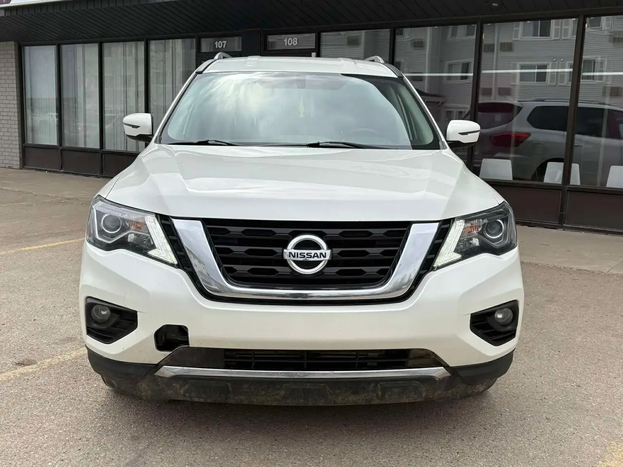 Nissan Pathfinder снимка Nissan Pathfinder