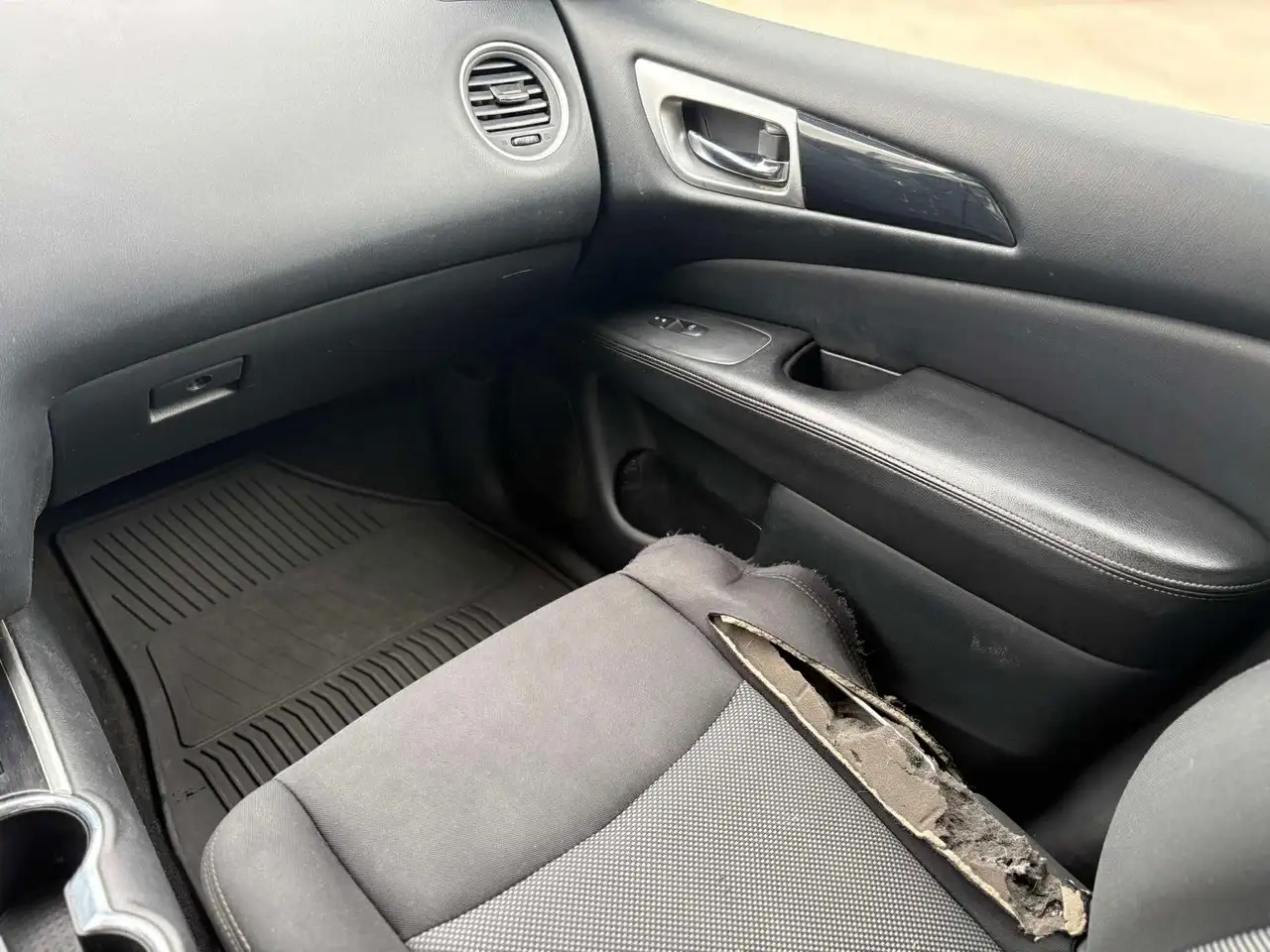 Nissan Pathfinder снимка Nissan Pathfinder