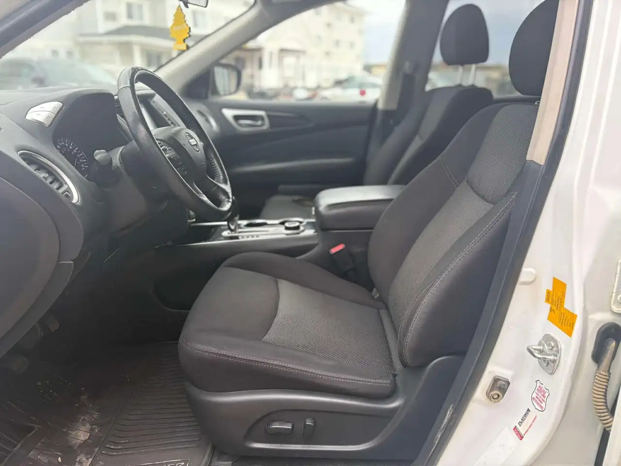 Nissan Pathfinder снимка Nissan Pathfinder