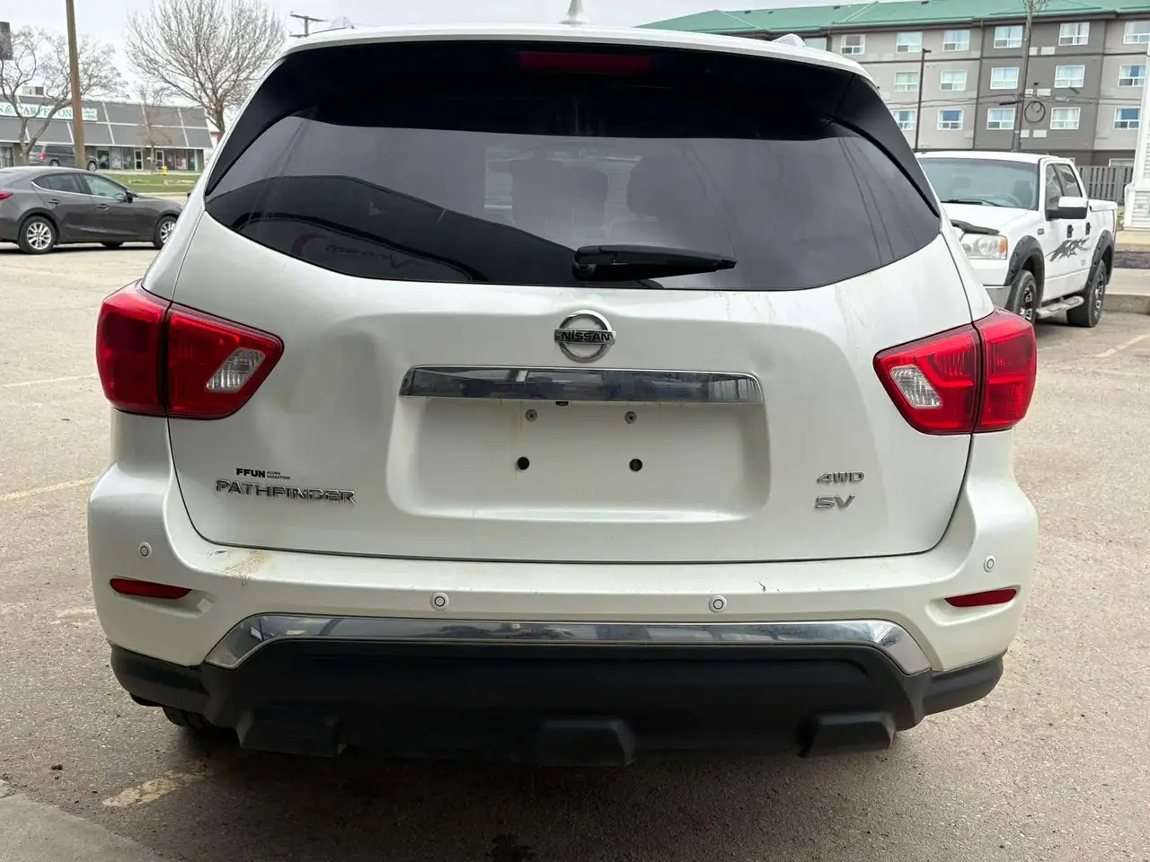 Nissan Pathfinder снимка Nissan Pathfinder