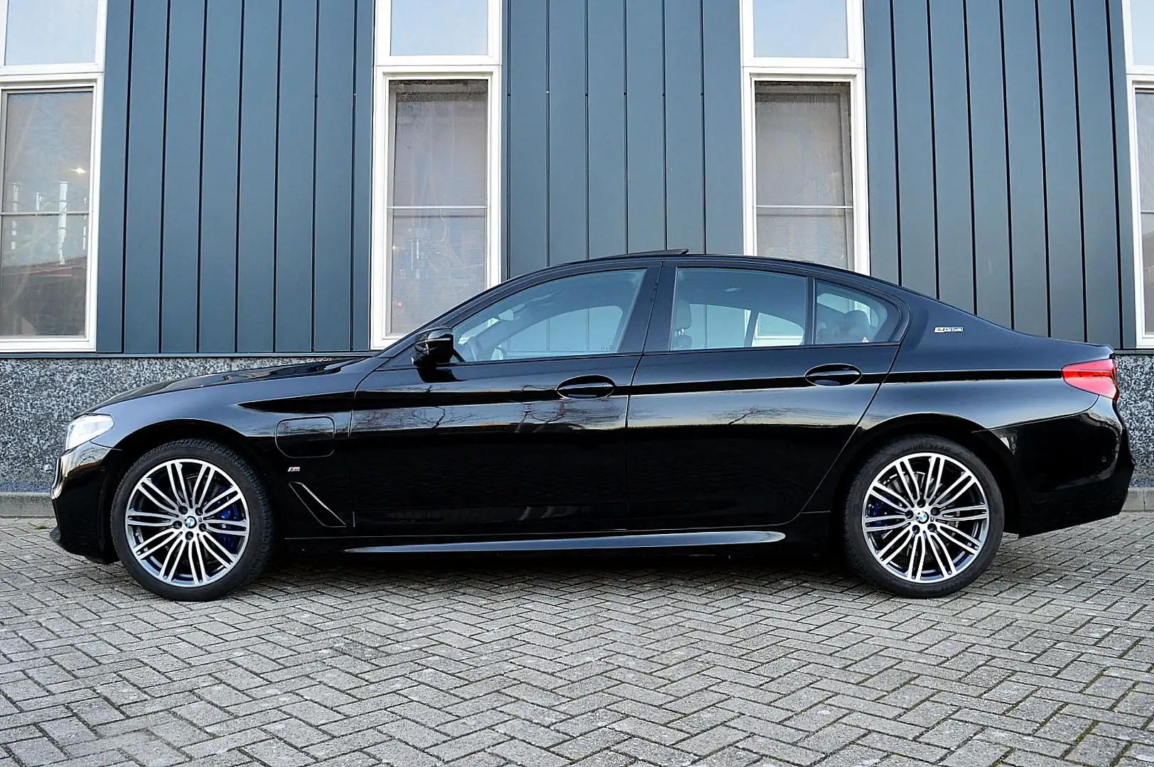 BMW 530 5-serie 530e iPerformance M Sport High Executive E Black - 2
