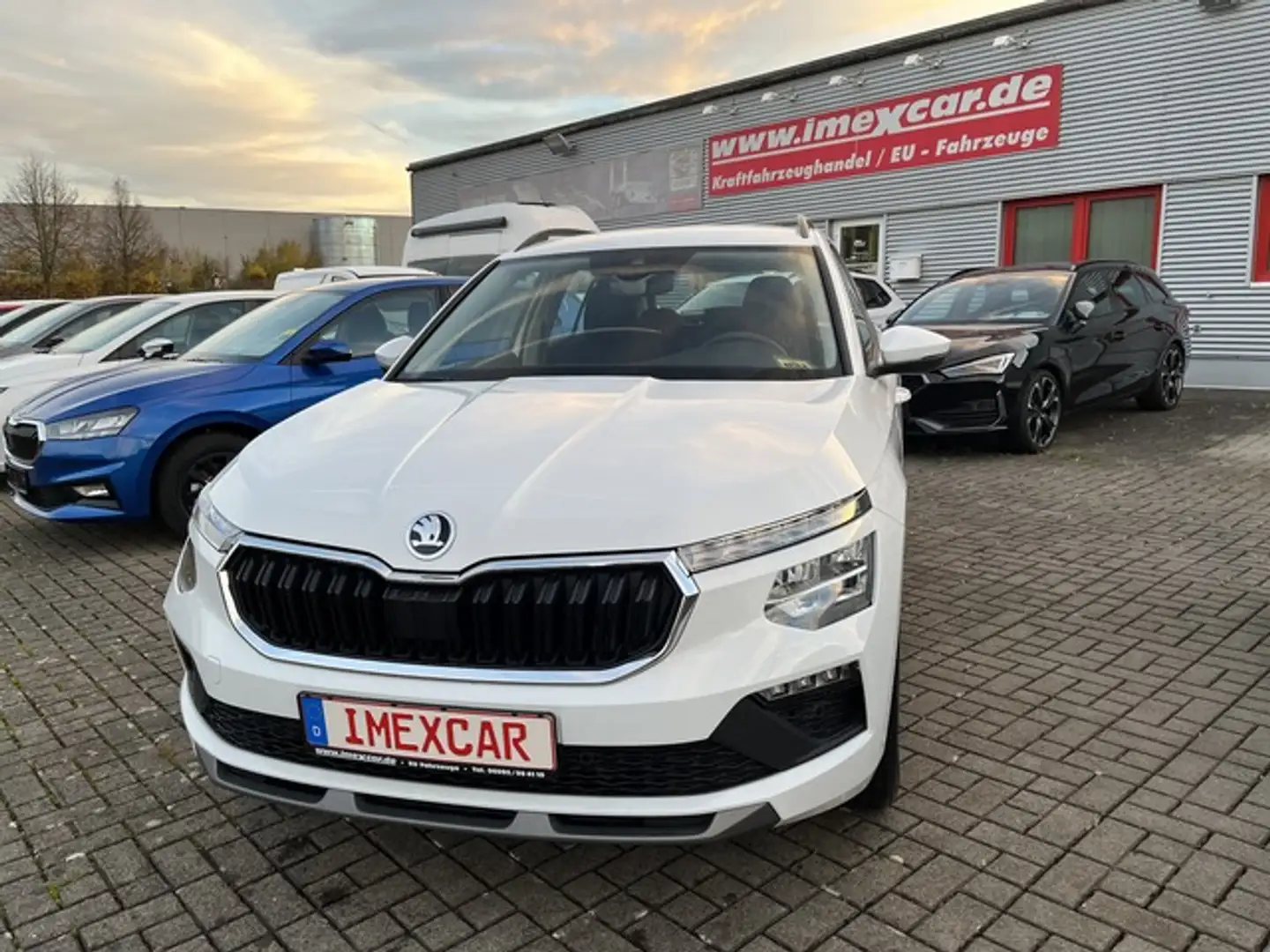 Skoda Kamiq 1,5 TSI DSG Selection + Kamera + AHK + PDC + Klim Blanc - 1