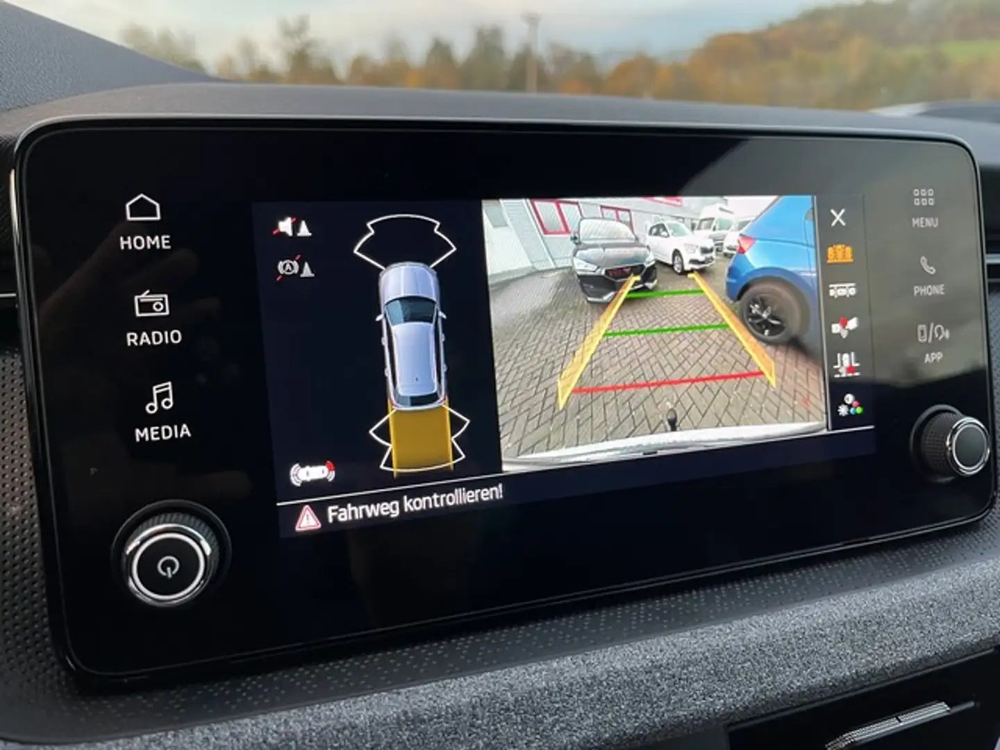 Skoda Kamiq 1,5 TSI DSG Selection + Kamera + AHK + PDC + Klim Blanc - 2