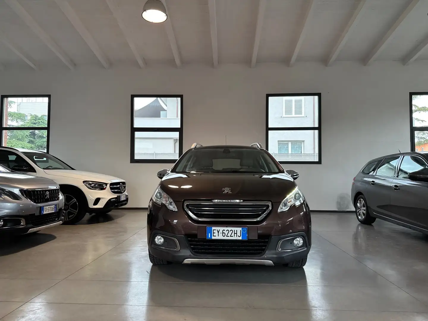 Peugeot 2008 BlueHDi 100 Allure Marrone - 1