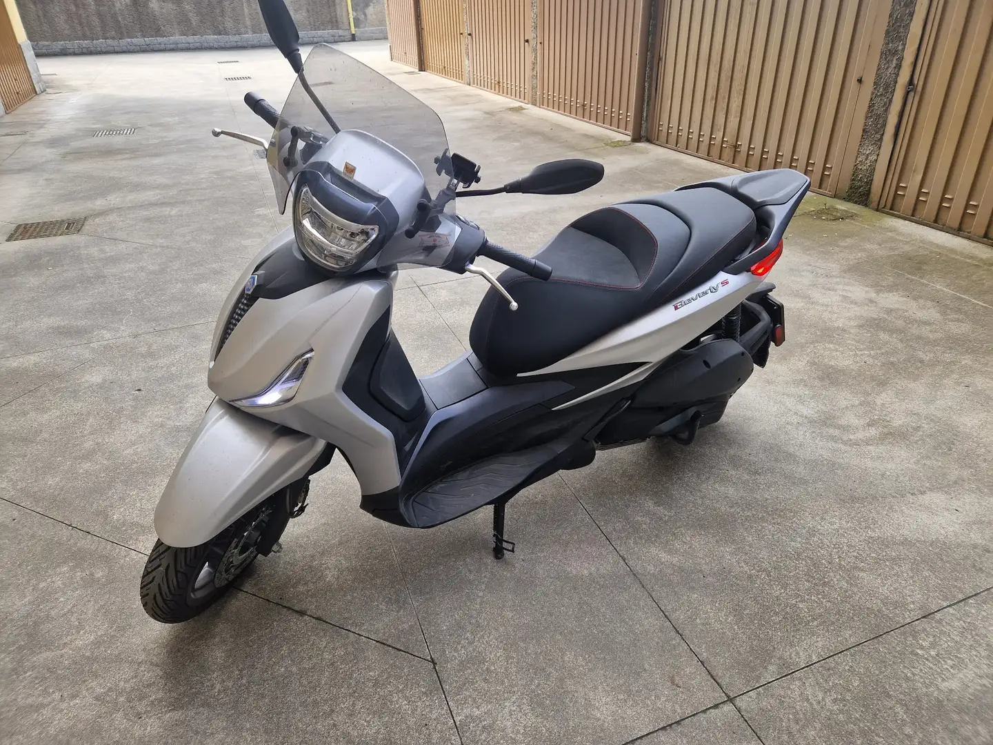 Piaggio Beverly 300 Argintiu - 1
