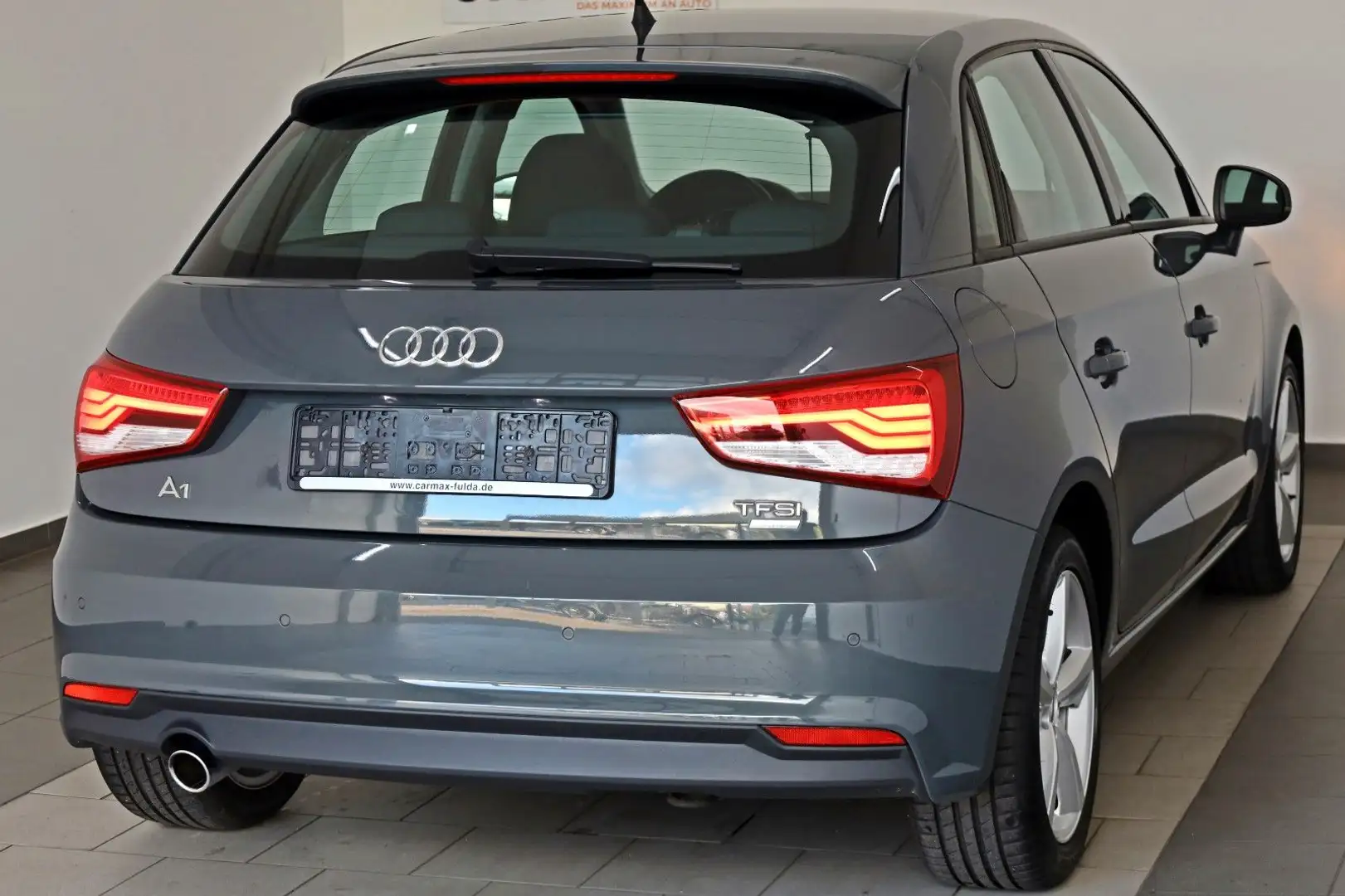 Audi A1 Sportback design,PDC,8 fach bereift Grau - 2