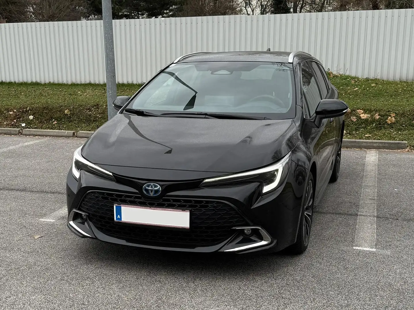 Toyota Corolla Corolla 1,8 Hybrid Touring Sports Active Drive Schwarz - 1
