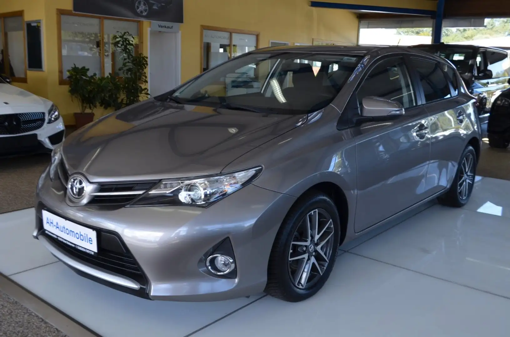 Toyota Auris Cool KLIMAAUTOMATIK / 1.HAND / 84TKM Grau - 1