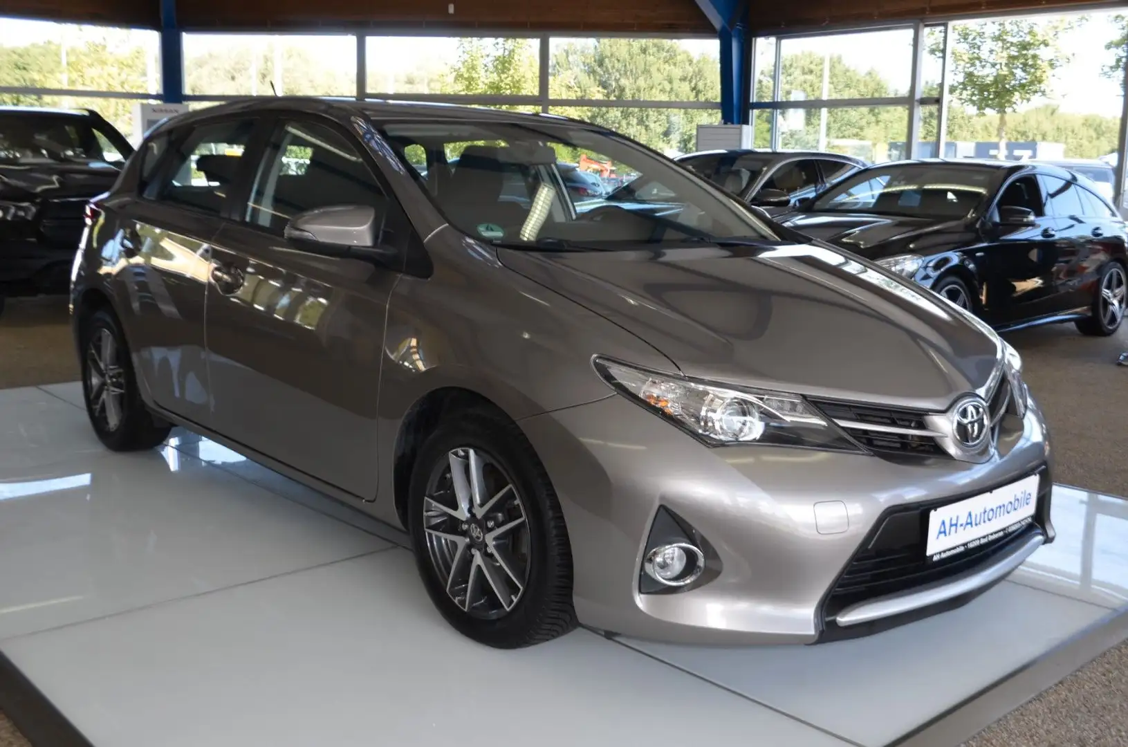 Toyota Auris Cool KLIMAAUTOMATIK / 1.HAND / 84TKM Grau - 2