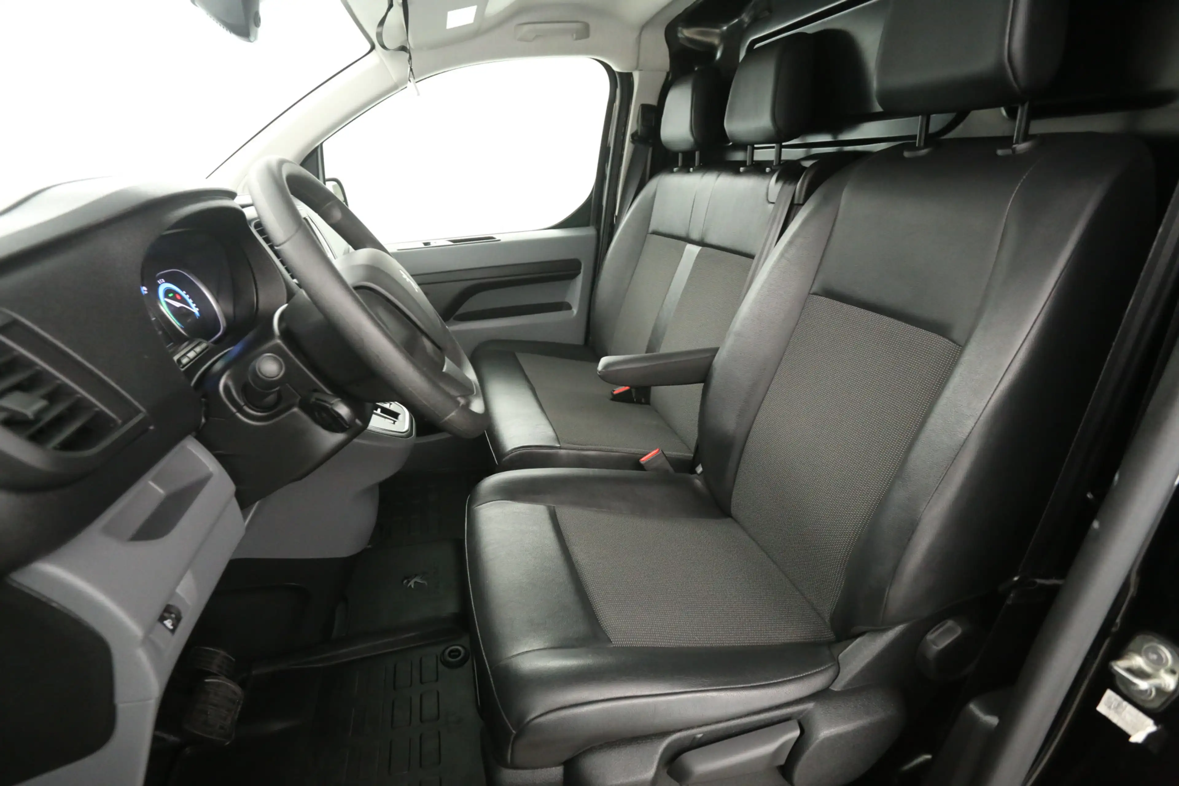 Peugeot e-Expert 75 kWh L2H1 | Snelladen | SOH 91% | Airco | Cruise — photo 11