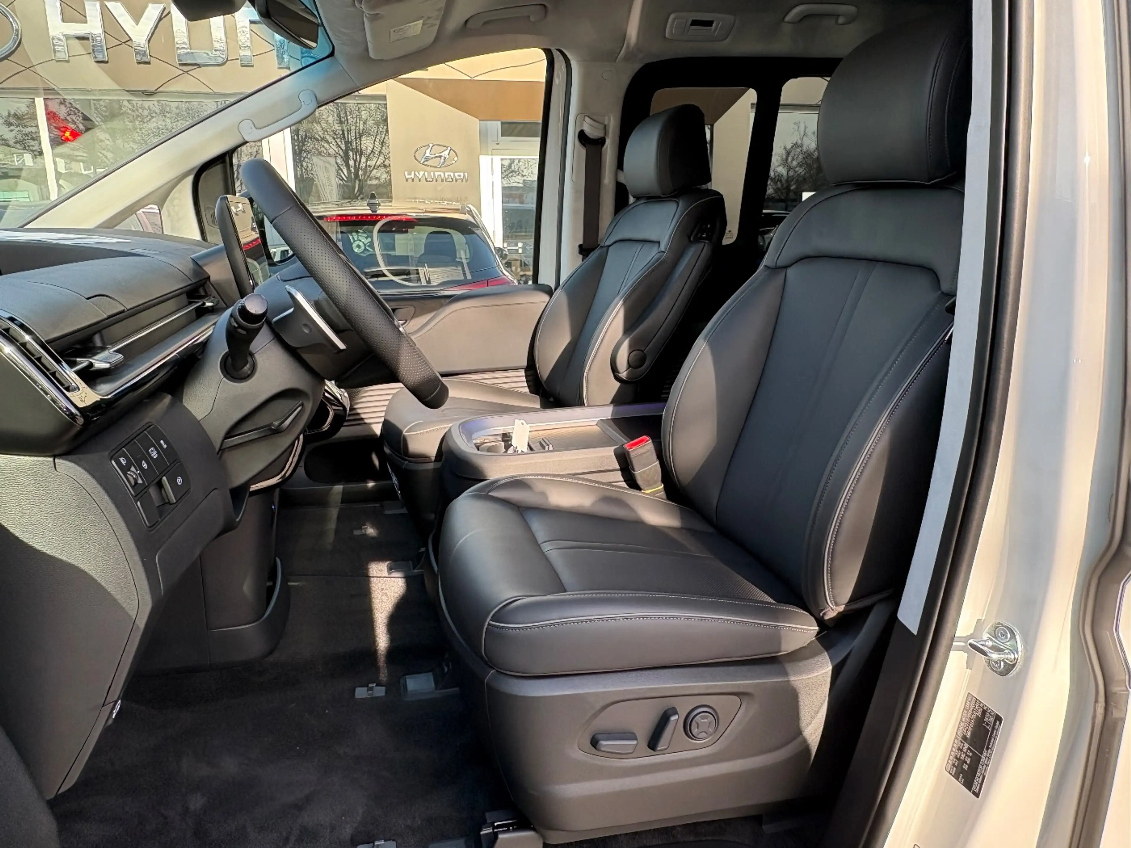 Hyundai STARIA 1.6 T-GDI 2WD Signature 2xKlima 360 ACC — photo 9