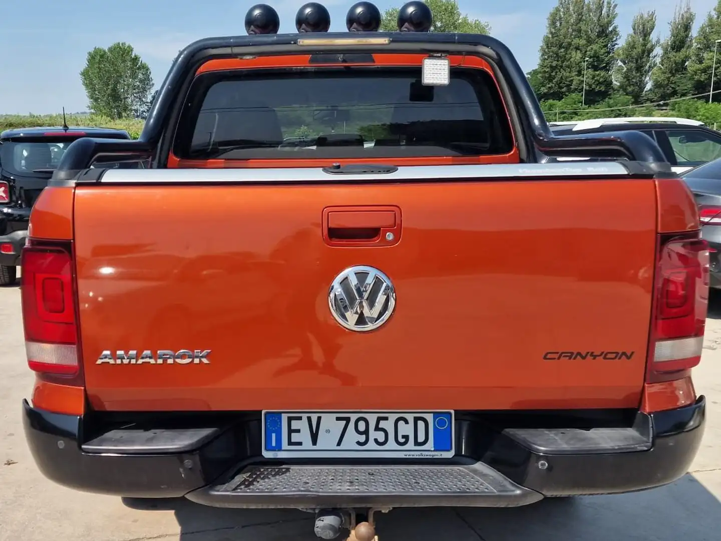 Volkswagen Amarok Volkswagen  Amarok DC 2.0 tdi Canyon 4motion 180cv Orange - 2