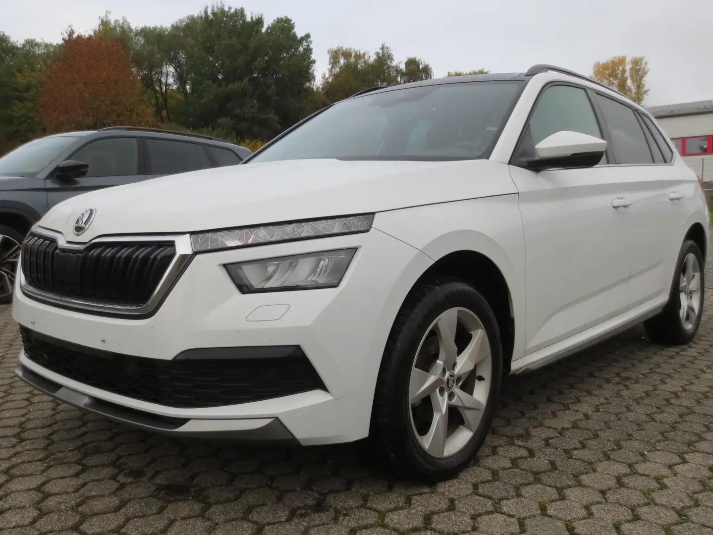 Skoda Kamiq 1.5 TSI DSG Style *NAVI/LED/AHK* Weiß - 1