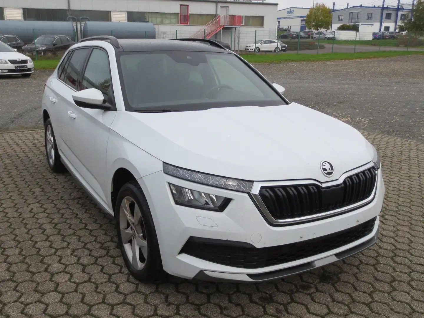 Skoda Kamiq 1.5 TSI DSG Style *NAVI/LED/AHK* Weiß - 2