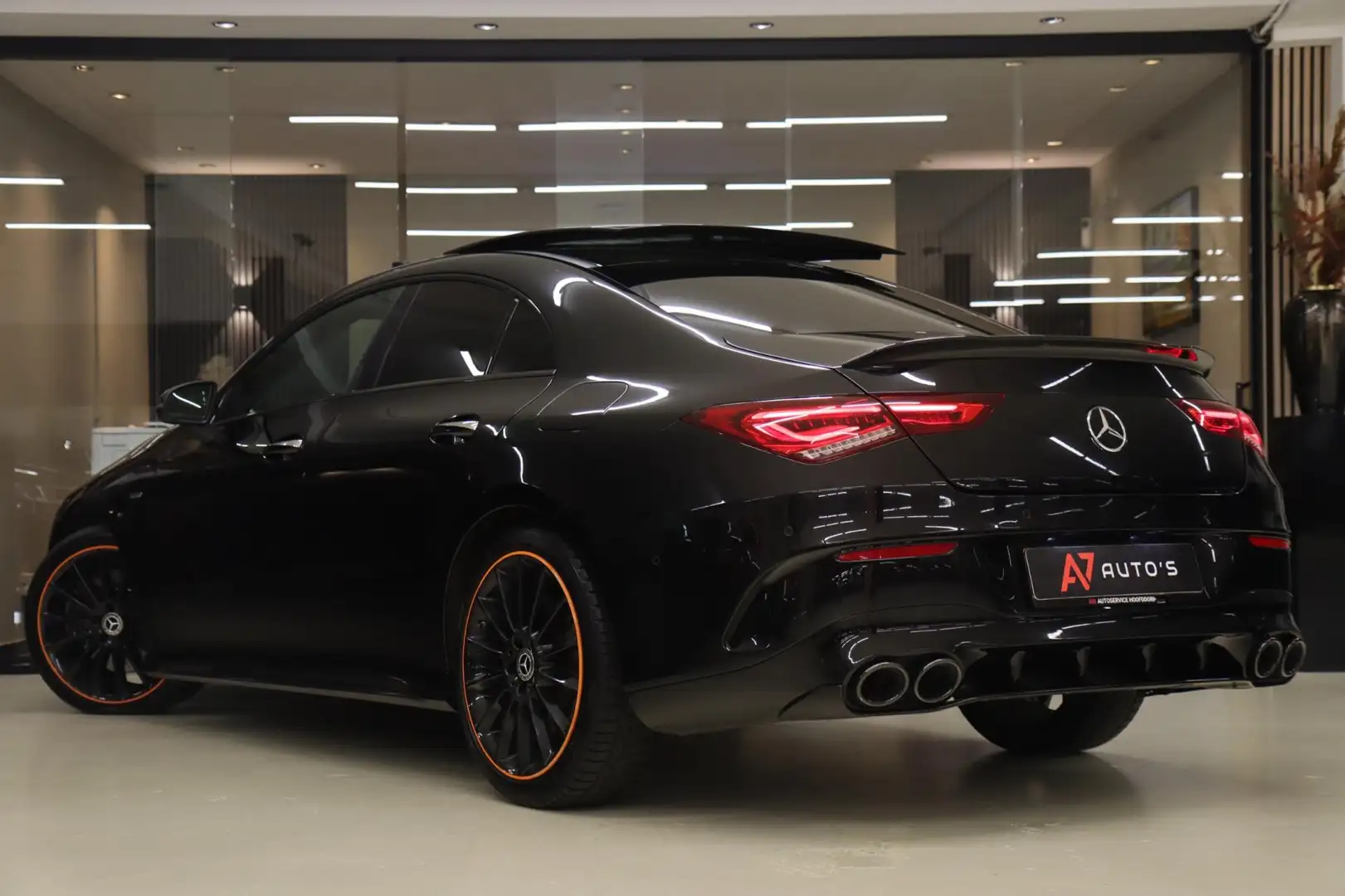 Mercedes-Benz CLA 250 AMG /PANO/SFEERV/CAM/LANEASSIST/STOELV/BOMVOL Zwart - 2