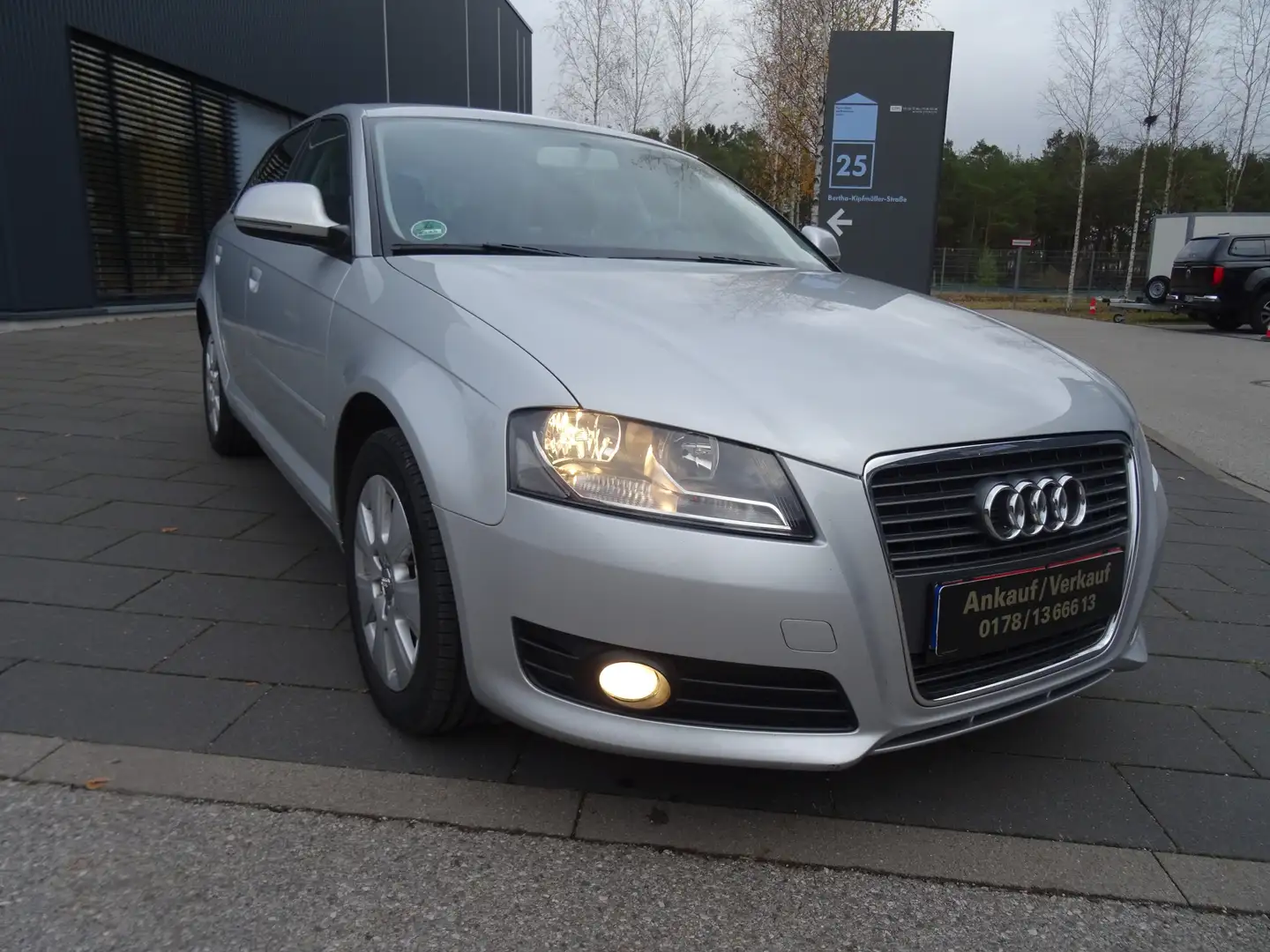 Audi A3 Sportback 1.6 TDI Attraction-Euro 5- 2.Hand Silber - 2