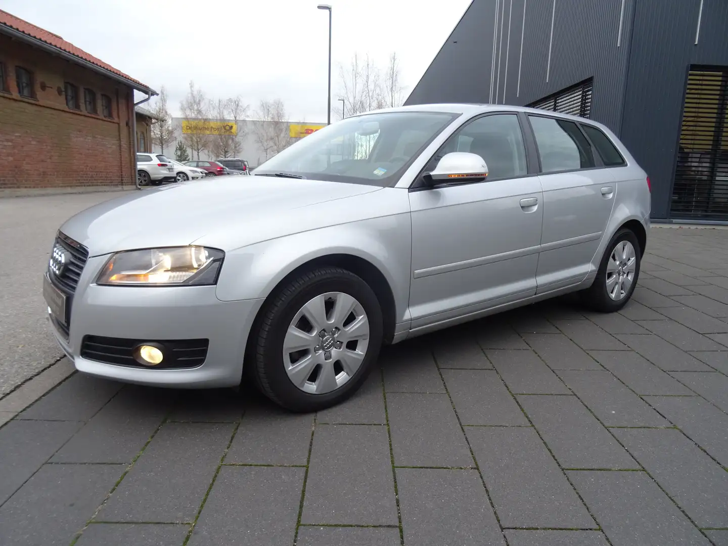 Audi A3 Sportback 1.6 TDI Attraction-Euro 5- 2.Hand Silber - 1