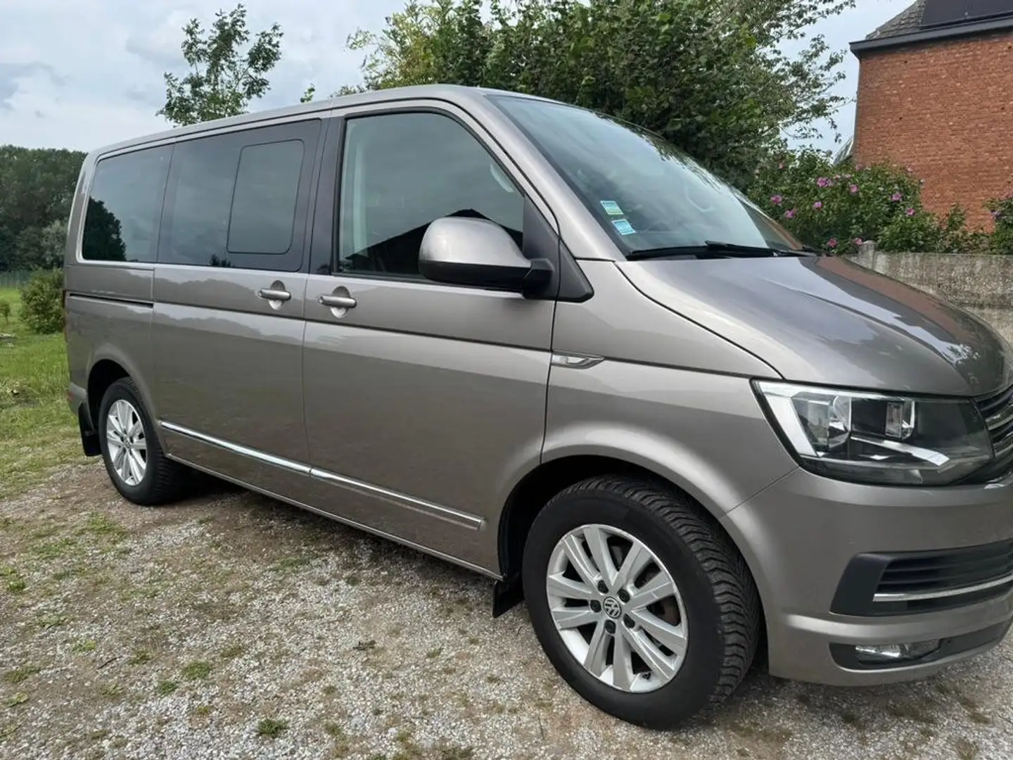 Volkswagen T6 Caravelle Transporter 2.0 TDi SCR BMT Highline DSG Beige - 1